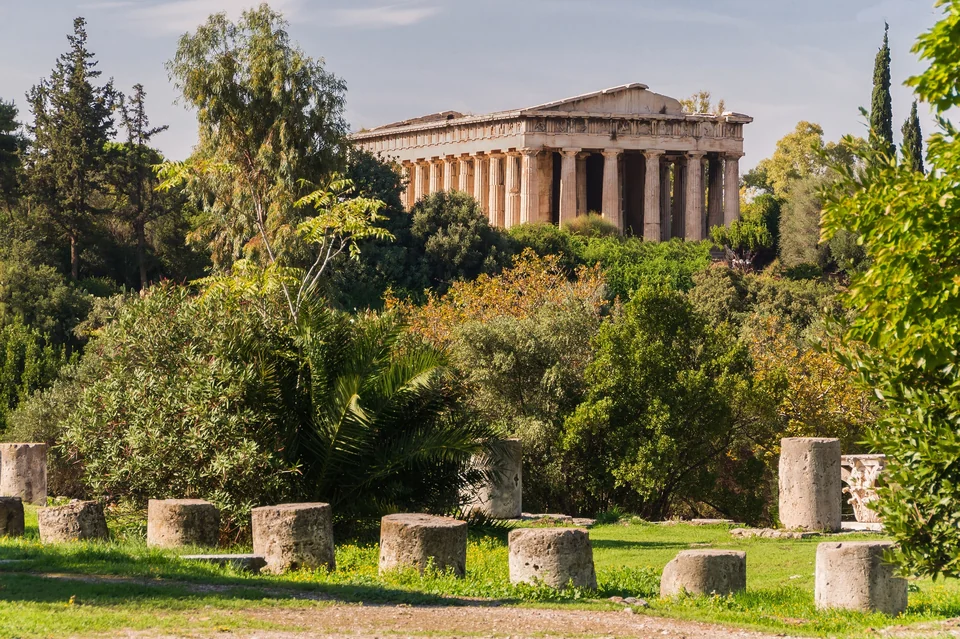 Columnas dóricas del templo de Hefesto sobre una colina por encima del Ágora Antigua de Atenas