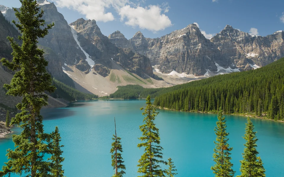 Turquoise Moraine Lake below the jagged Valley of the Ten Peaks in Banff National Park