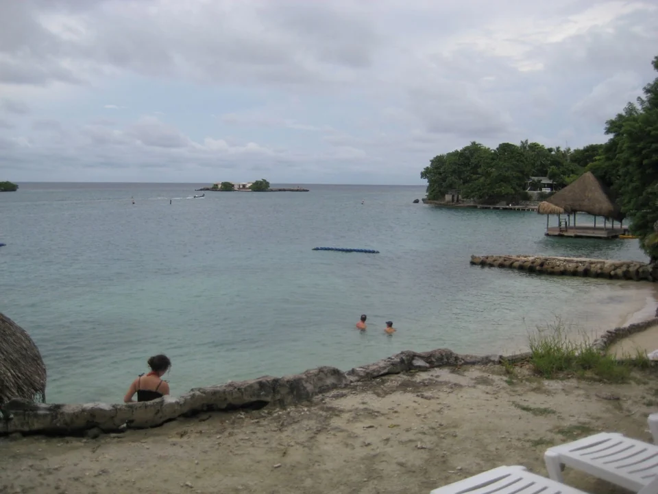 Calm turquoise water, mangrove-covered islets and a thatched dock in the Rosario Islands near Cartagena