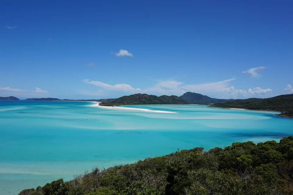 Turquoise water and swirling white sand of Hill Inlet and Whitehaven Beach on Whitsunday Island, Queensland