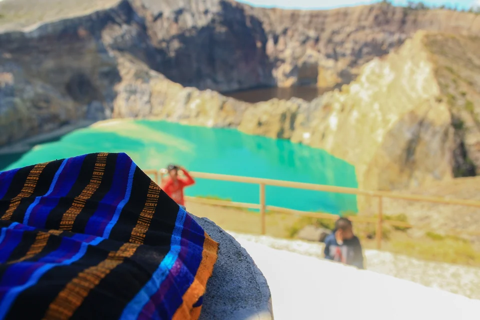 Handgewebter Lio-Ikat-Stoff zum Verkauf nahe dem Kelimutu, Flores