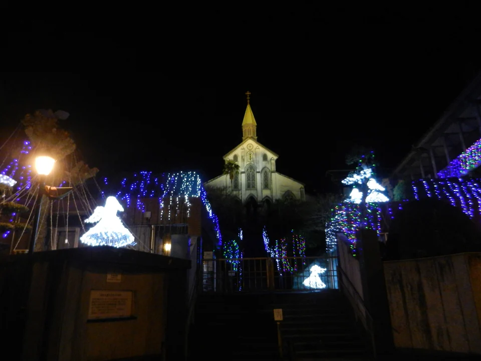 L'église d'Oura, église blanche de style gothique sur une colline de Nagasaki