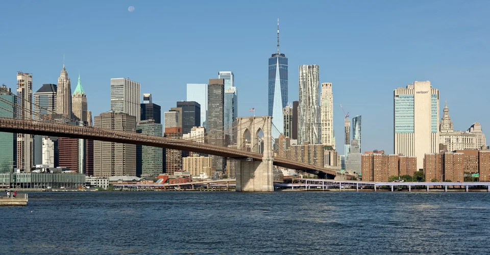 Brooklyn Bridge and the Lower Manhattan skyline seen from Brooklyn Bridge Park, New York City
