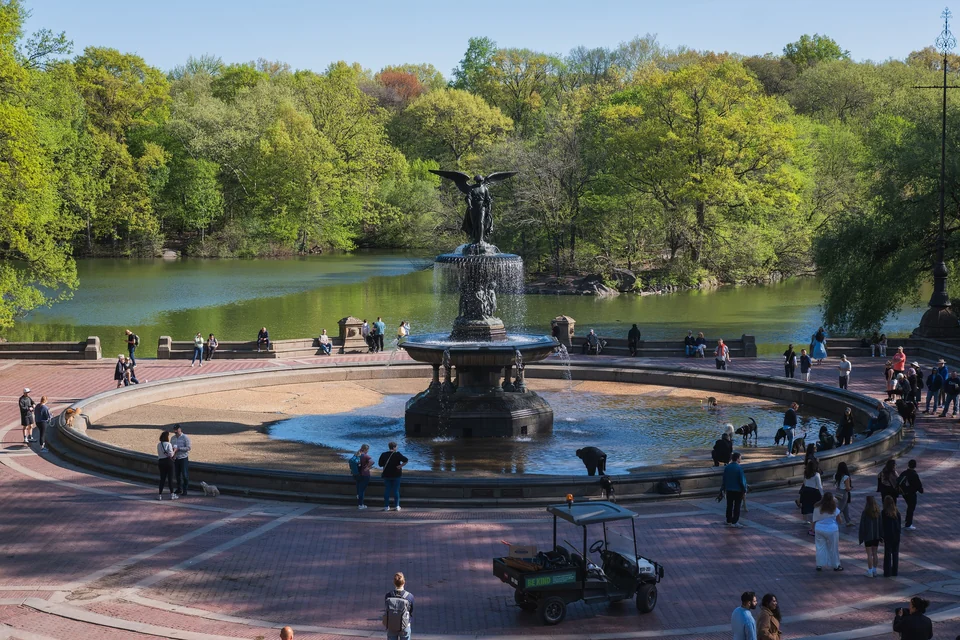 Bethesda Fountain and terrace beside the lake in Central Park, Manhattan