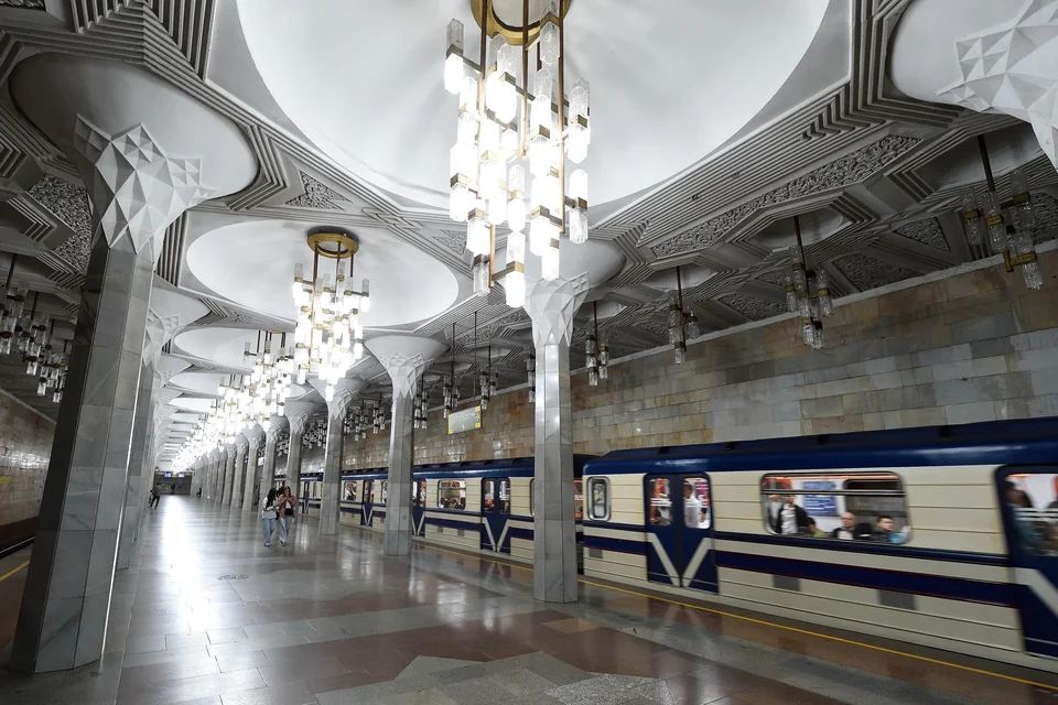Chandeliers, white vaulted ceilings and a blue train at Mustaqillik Maydoni metro station in Tashkent