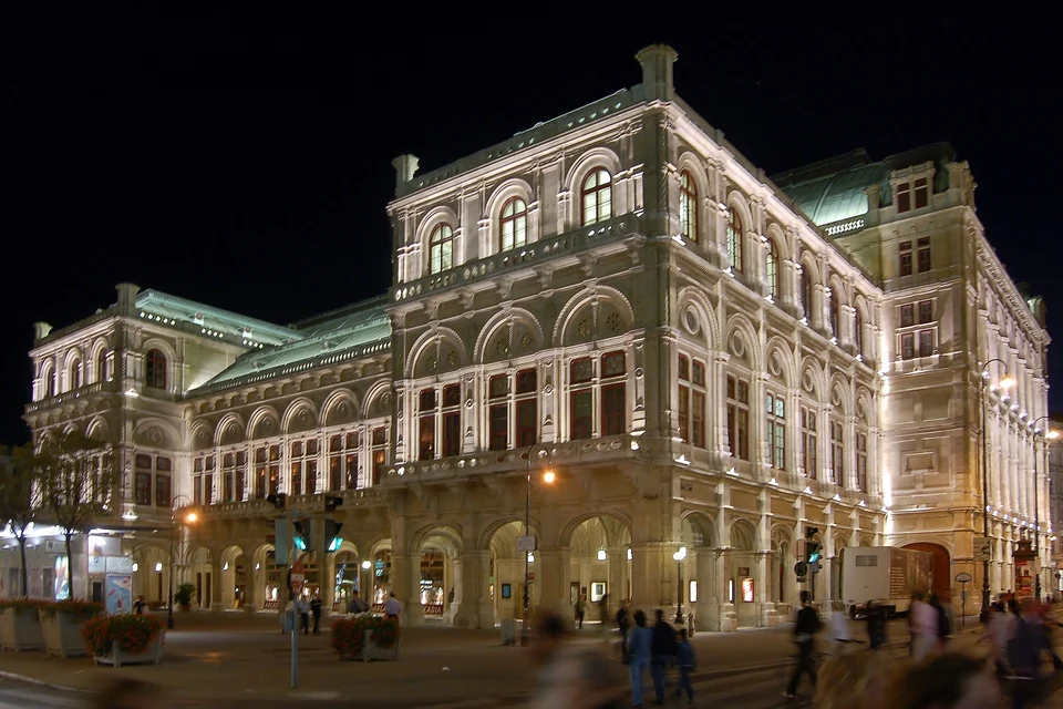 The neo-Renaissance facade of the Vienna State Opera on the Ringstrasse